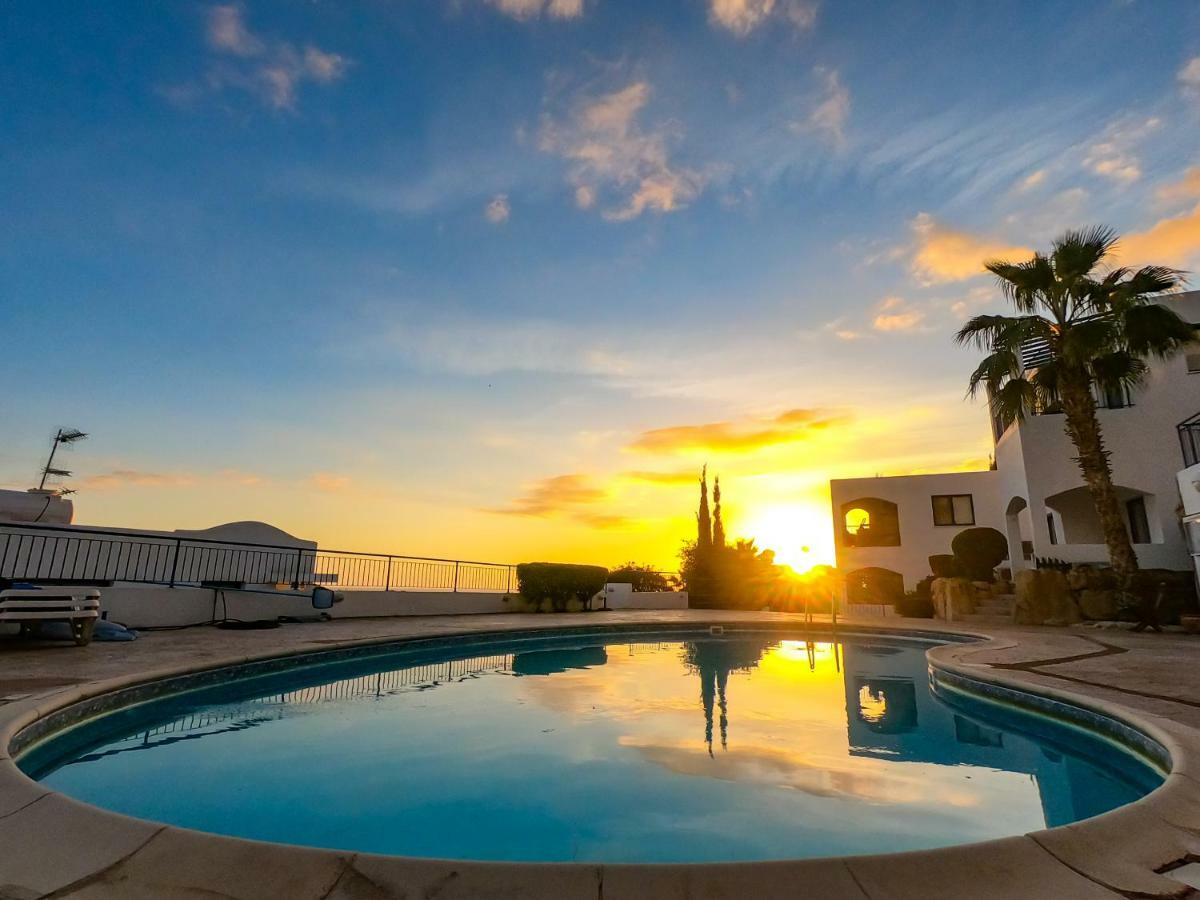 Ron'S Pergola Apartment Paphos ภายนอก รูปภาพ